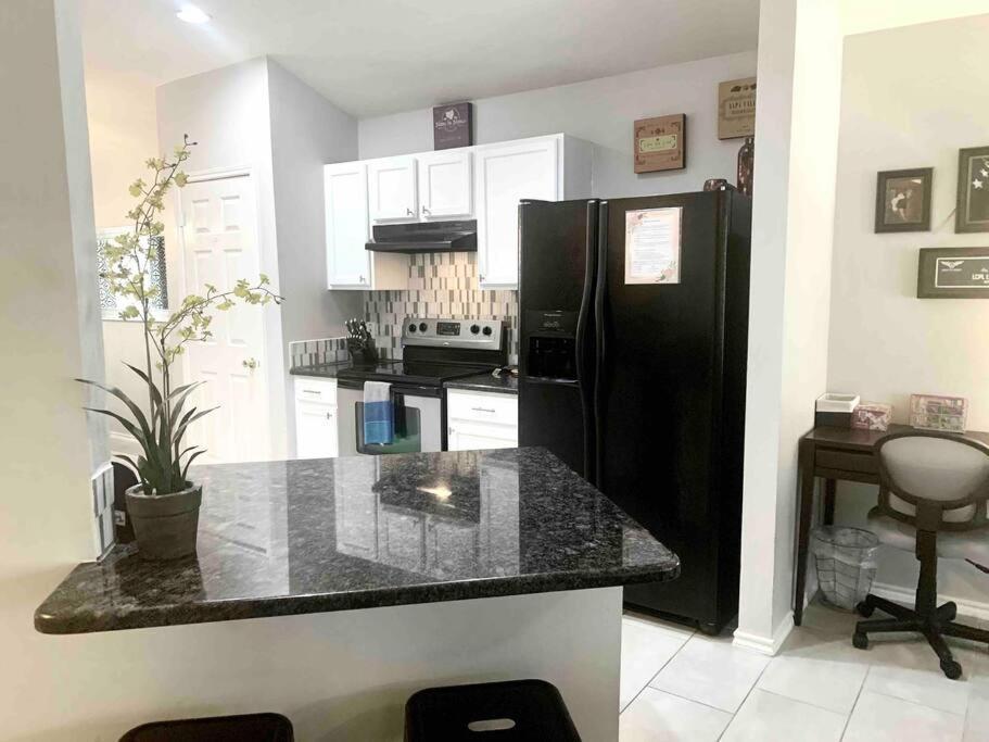 Modern Updates - Great Location - King Bed- Bmt San Antonio Eksteriør billede